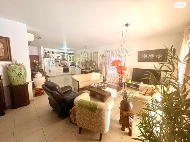 דירה, השר שטרית, קרית חיים מזרחית, חיפה