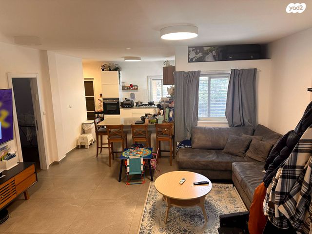 דו משפחתי, בית אריה / עופרים