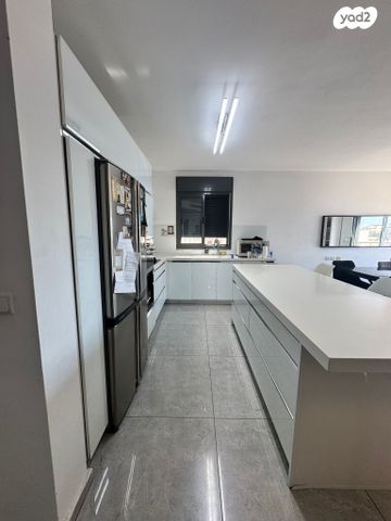 דירה, מרים מזרחי, שעריים, רחובות