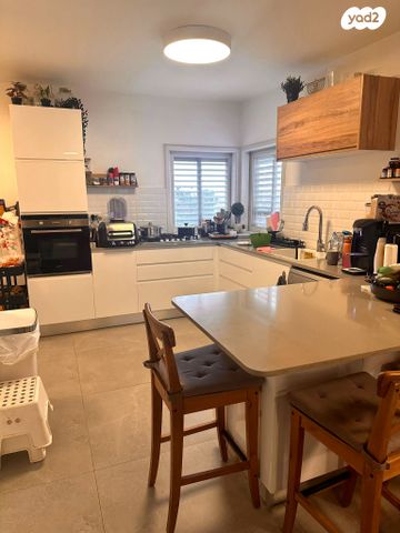 דו משפחתי, בית אריה / עופרים