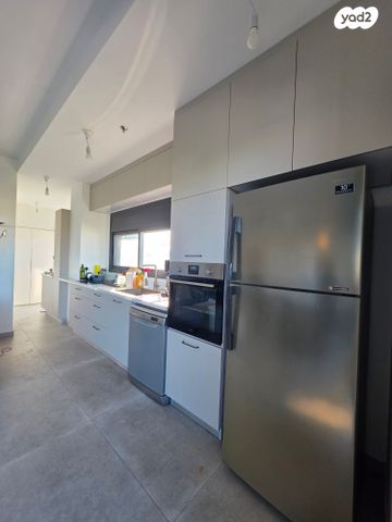 גג/ פנטהאוז, יש"ר מקנדיאה 24, שפירא, תל אביב יפו