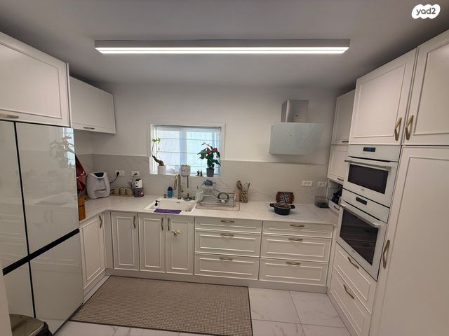 דירה, מרדכי אנילביץ', מרכז העיר, עכו