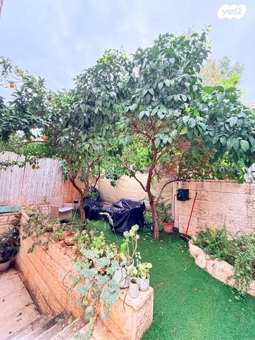 דו משפחתי, אבני חן, מודיעין מכבים רעות