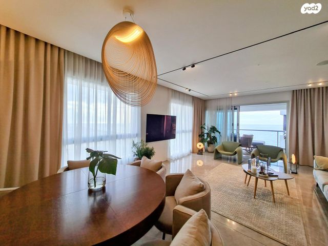 דירה, יוסף לפיד, נתניה