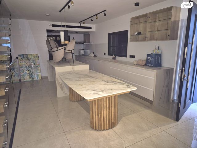 דו משפחתי, לודיוב, נווה גן, פתח תקווה