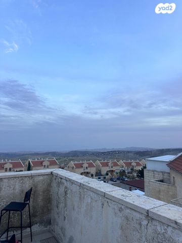 דופלקס, אדם - גבע בנימין