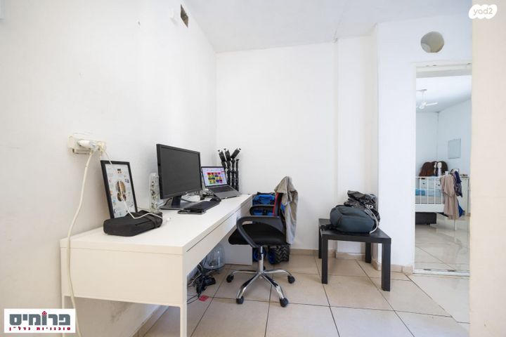 דירה, ישראל זנגוויל, קרית היובל, ירושלים