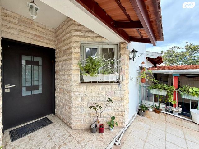 גבעת אלונים