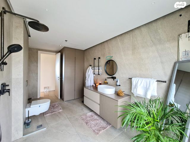 דירה, יוסף לפיד, נתניה