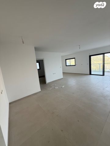 דירה, גולדה מאיר 1, שיכון עובדים, טבריה