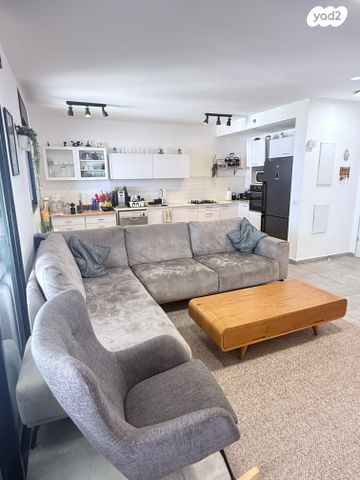 דירה, דרך המלך, גנים א', גני תקווה