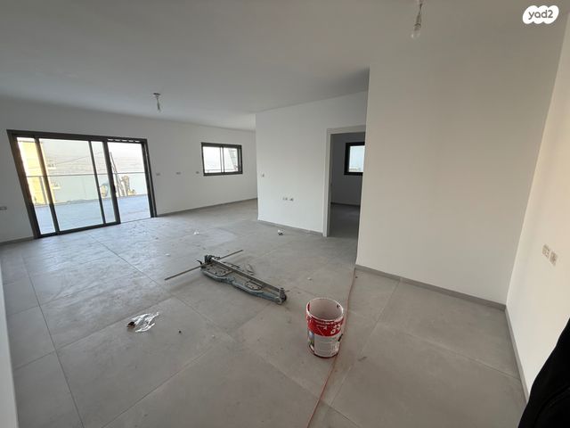 דירת גן, גולדה מאיר, שיכון עובדים, טבריה