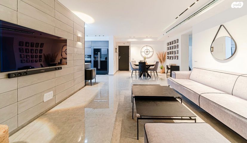 דירה, אבשלום חביב, אשקלון