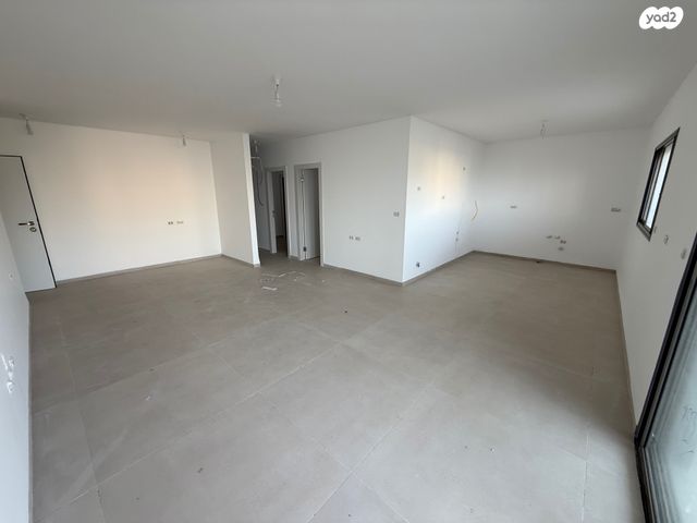 דירה, גולדה מאיר 1, שיכון עובדים, טבריה