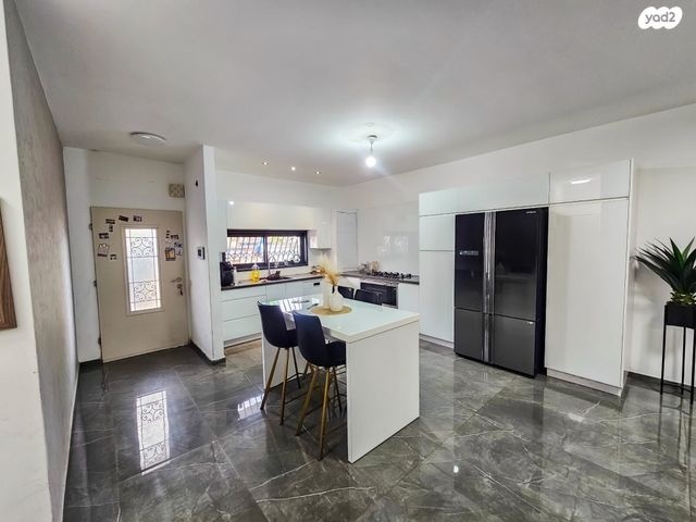 בית פרטי/ קוטג', שיכון ותיקים, חולון