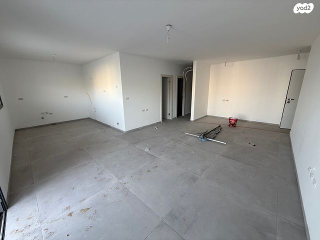 דירת גן, גולדה מאיר, שיכון עובדים, טבריה