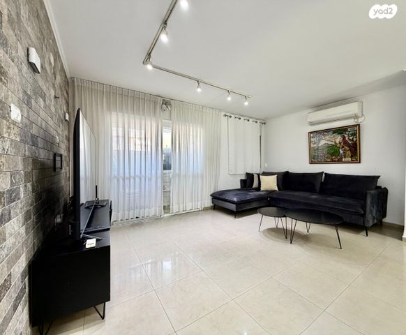 דירה, יהודה הלוי, היובל, אור עקיבא