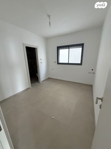 דירה, גולדה מאיר 1, שיכון עובדים, טבריה