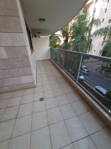 דירה, שאול המלך, אונו הירוקה, קרית אונו