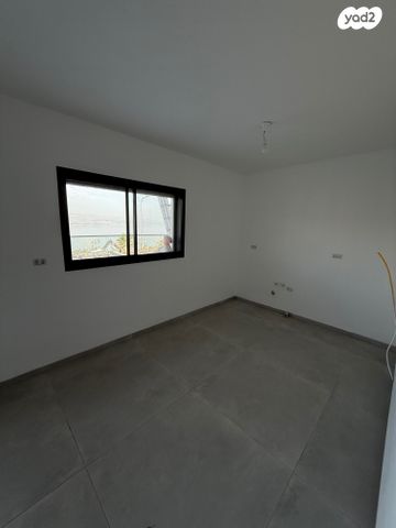 דירת גן, גולדה מאיר, שיכון עובדים, טבריה