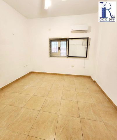 דירת גן, ביאליק, מרכז, קרית עבודה, חולון