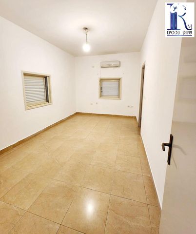 דירת גן, ביאליק, מרכז, קרית עבודה, חולון