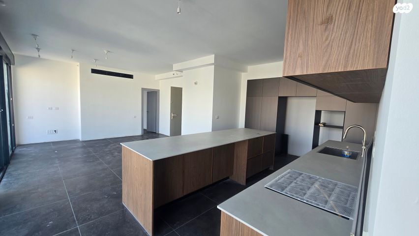 גג/ פנטהאוז, הרב יצחק ידידיה פרנקל, פלורנטין, תל אביב יפו