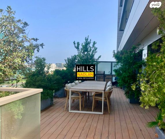 גג/ פנטהאוז, אריק איינשטיין, הרצליה ב', הרצליה