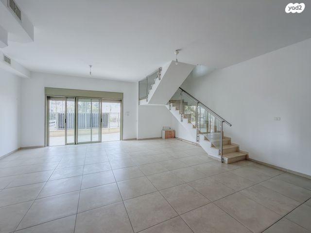 דופלקס, חוגלה, חלומות זכרון, זכרון יעקב