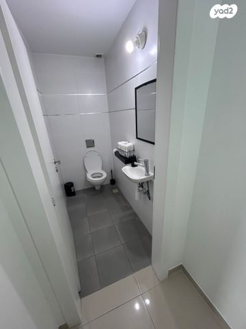 דירה, אריק שרון, נהריה