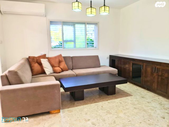 בית פרטי/ קוטג', צרופה