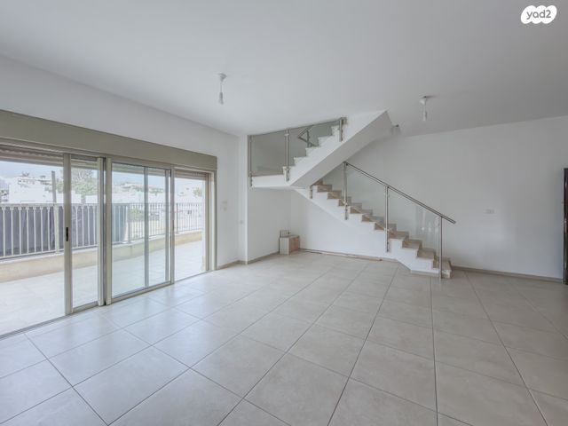 דופלקס, חוגלה, חלומות זכרון, זכרון יעקב