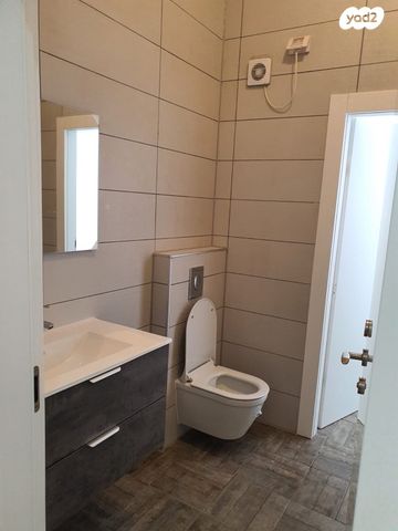 דירה, נחל שרשרת, אפיקי הנחל / אופקים החדשה, אופקים