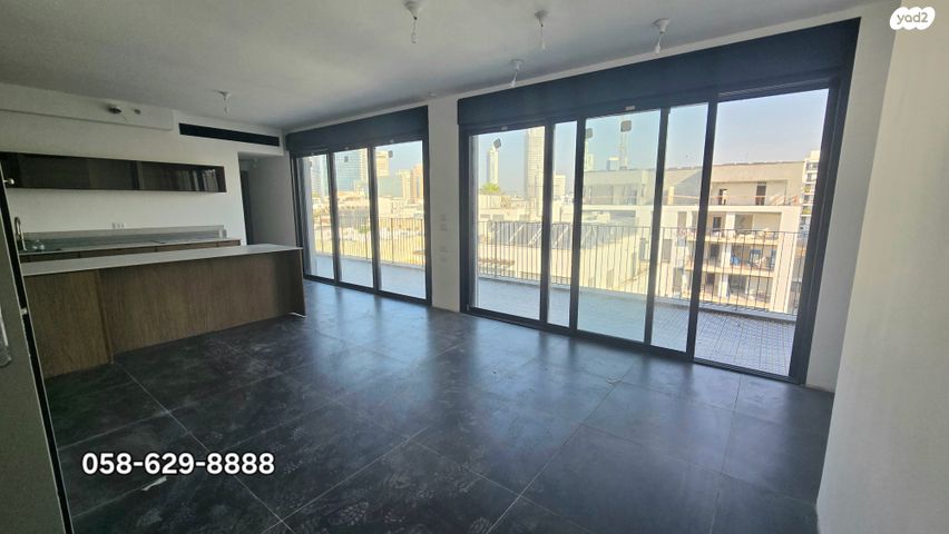 גג/ פנטהאוז, הרב יצחק ידידיה פרנקל, פלורנטין, תל אביב יפו