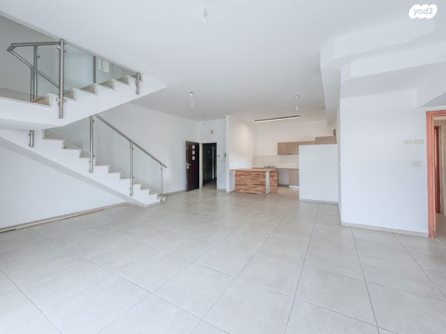 דופלקס, חוגלה, חלומות זכרון, זכרון יעקב