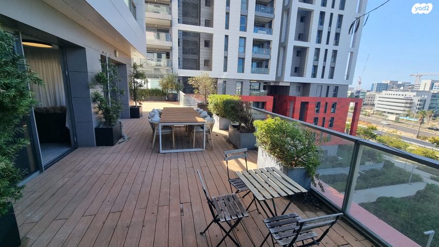 גג/ פנטהאוז, אריק איינשטיין, הרצליה ב', הרצליה