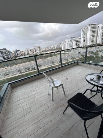 דירה, הצנחנים, אריק שרון, נהריה