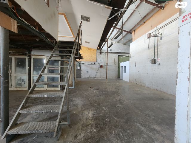 מבני תעשיה, רחובות