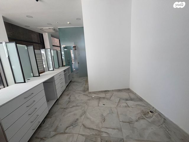 חנויות/ שטח מסחרי, ביאליק, שכונת גפן, רמת גן