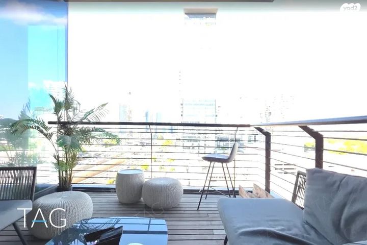 יגאל אלון 82