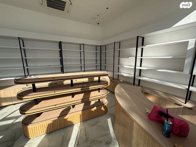 חנויות/ שטח מסחרי, ביאליק, שכונת גפן, רמת גן