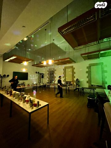 אולמות, יפו, ירושלים