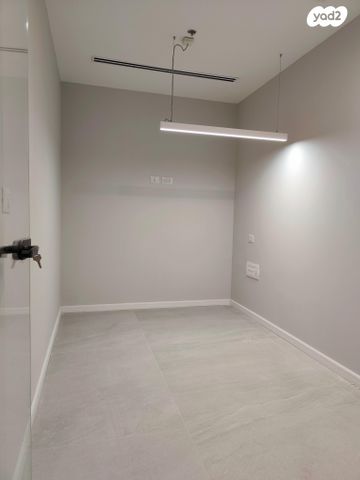 משרדים, שושנה דמארי, משכנות האומנים, קרית מוצקין