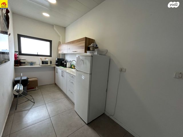 מחסנים, קרית שדה התעופה / איירפורט סיטי