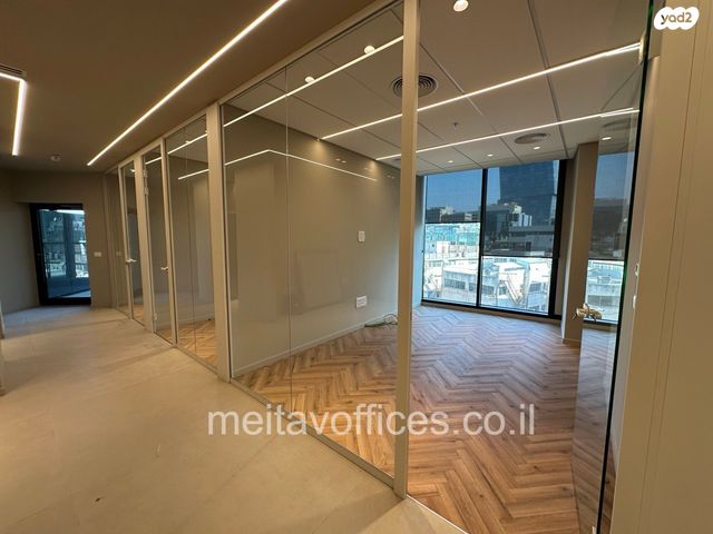 דרך מנחם בגין 13