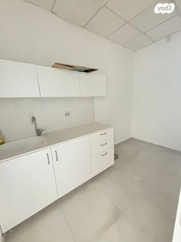 חנויות/ שטח מסחרי, ביאליק, שכונת גפן, רמת גן