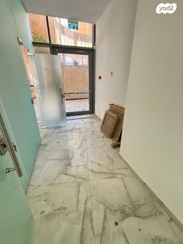 חנויות/ שטח מסחרי, ביאליק, שכונת גפן, רמת גן