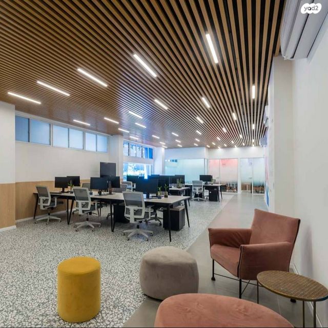 מונטיפיורי, הרכבת