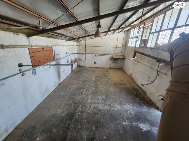 מבני תעשיה, רחובות