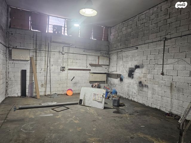 אזור תעשיה ב